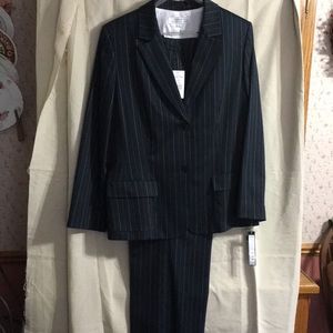 Tahari black/white pinstripe Pant Suit